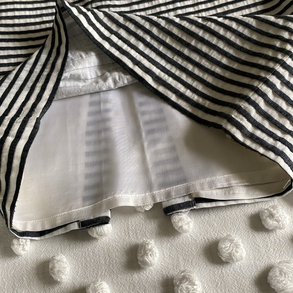 Curve hugging nautical striped skirt ⚓️ - Picture 3 of 4